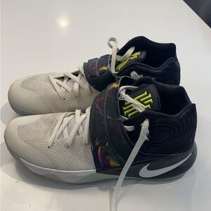 Kyrie 2 Parade White